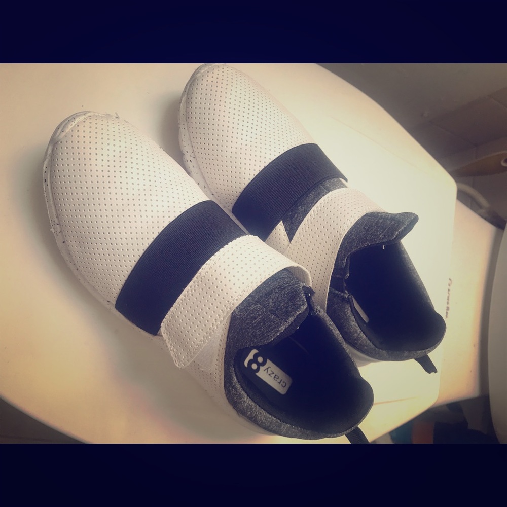 Crazy 8 casual sneaker